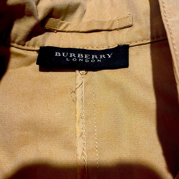 Burberry - Picture 2 of 5